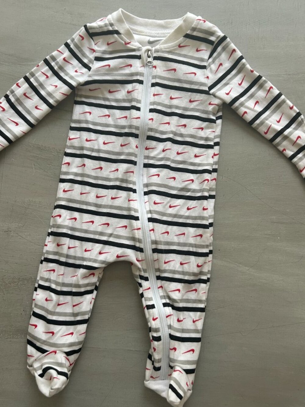 Nike Baby Boy All-Over Nike Swoosh Print Full-Zip Footed Coverall Size 3 months - Picture 4 of 10